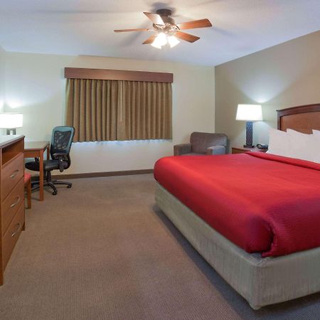 Americinn By Wyndham Roseau Bagian luar foto