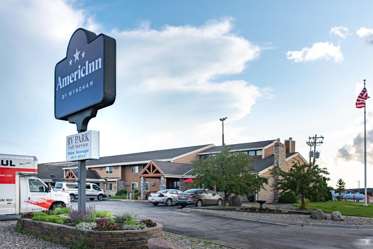 Americinn By Wyndham Roseau Bagian luar foto