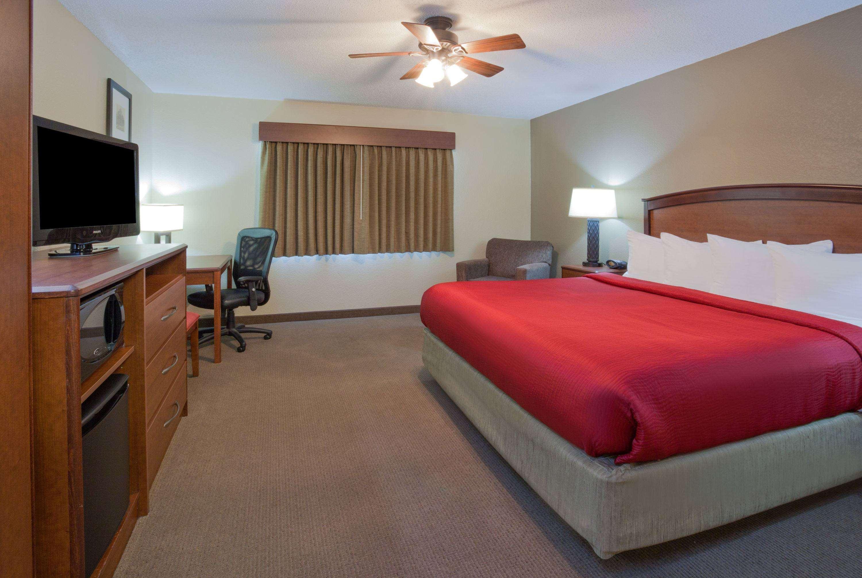 Americinn By Wyndham Roseau Bagian luar foto