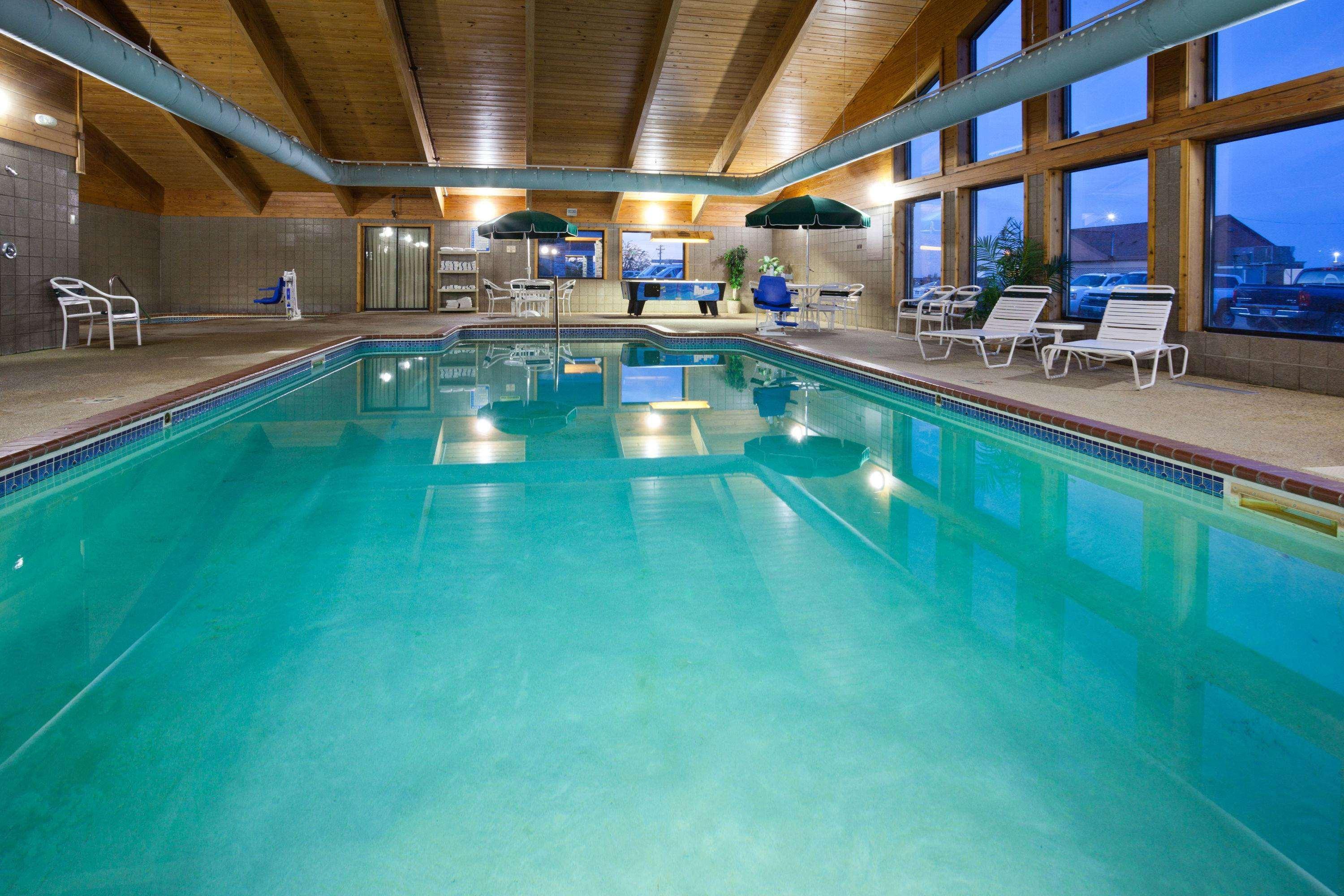 Americinn By Wyndham Roseau Bagian luar foto