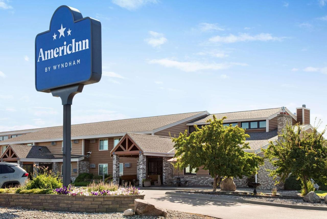 Americinn By Wyndham Roseau Bagian luar foto