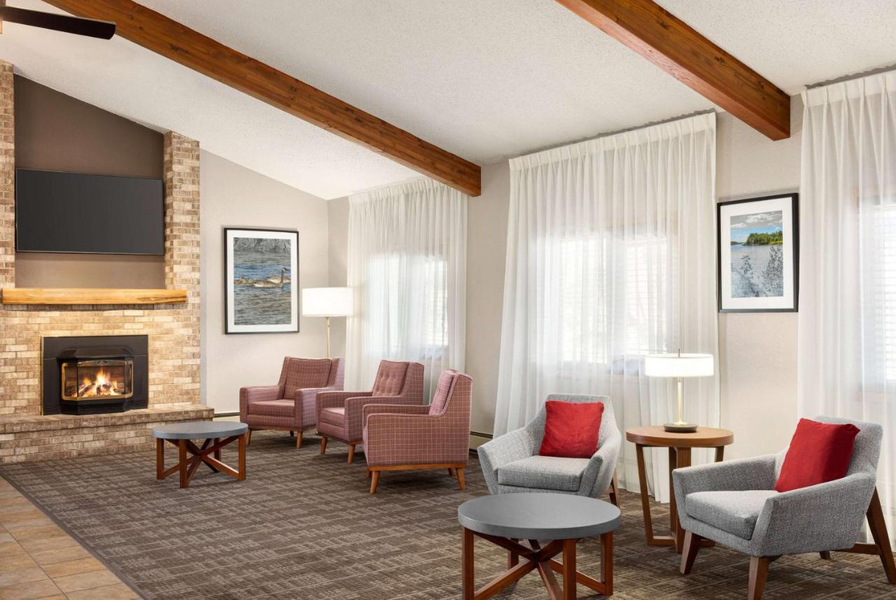 Americinn By Wyndham Roseau Bagian luar foto