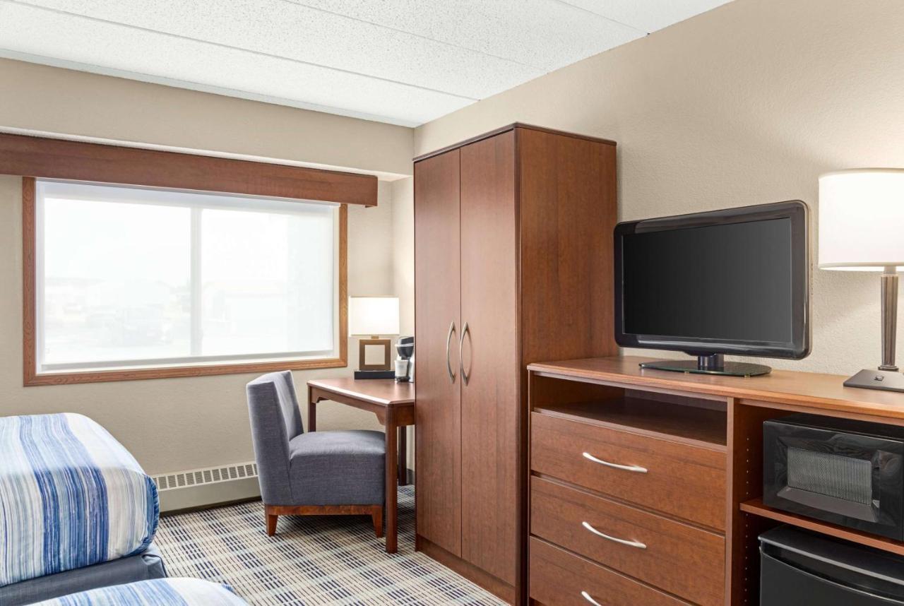 Americinn By Wyndham Roseau Bagian luar foto