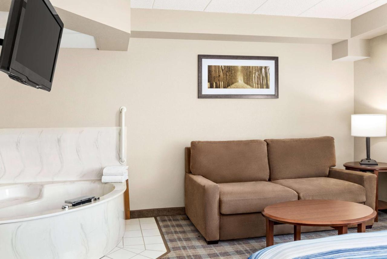 Americinn By Wyndham Roseau Bagian luar foto
