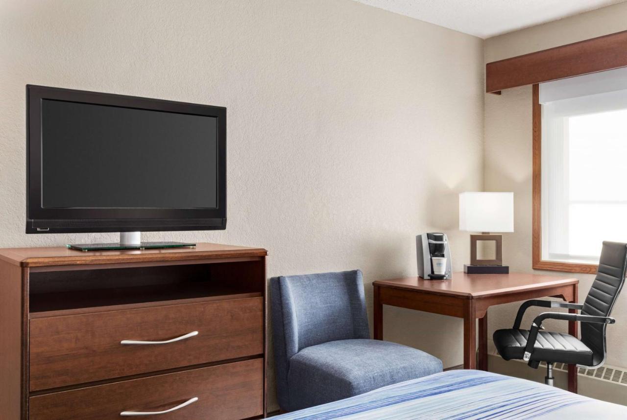 Americinn By Wyndham Roseau Bagian luar foto