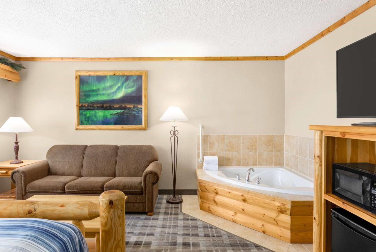 Americinn By Wyndham Roseau Bagian luar foto