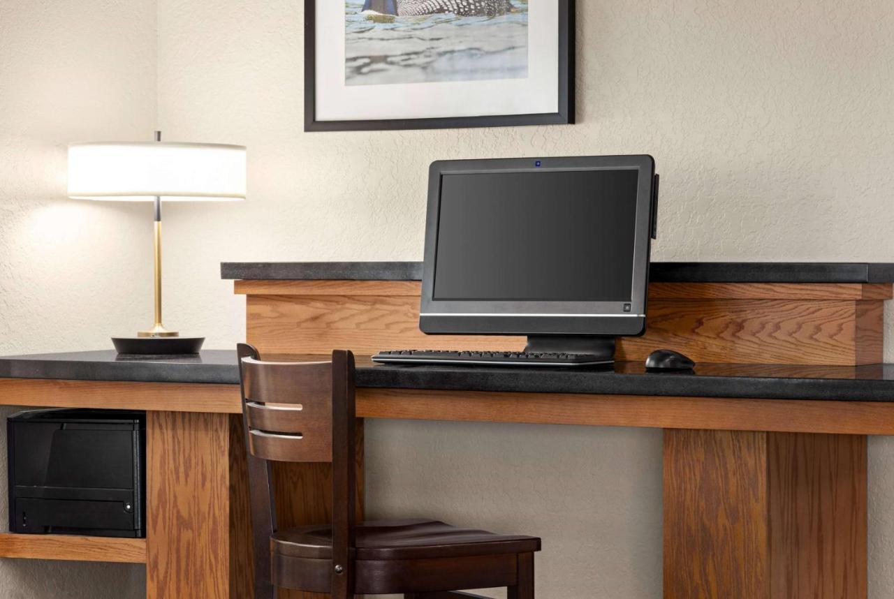 Americinn By Wyndham Roseau Bagian luar foto