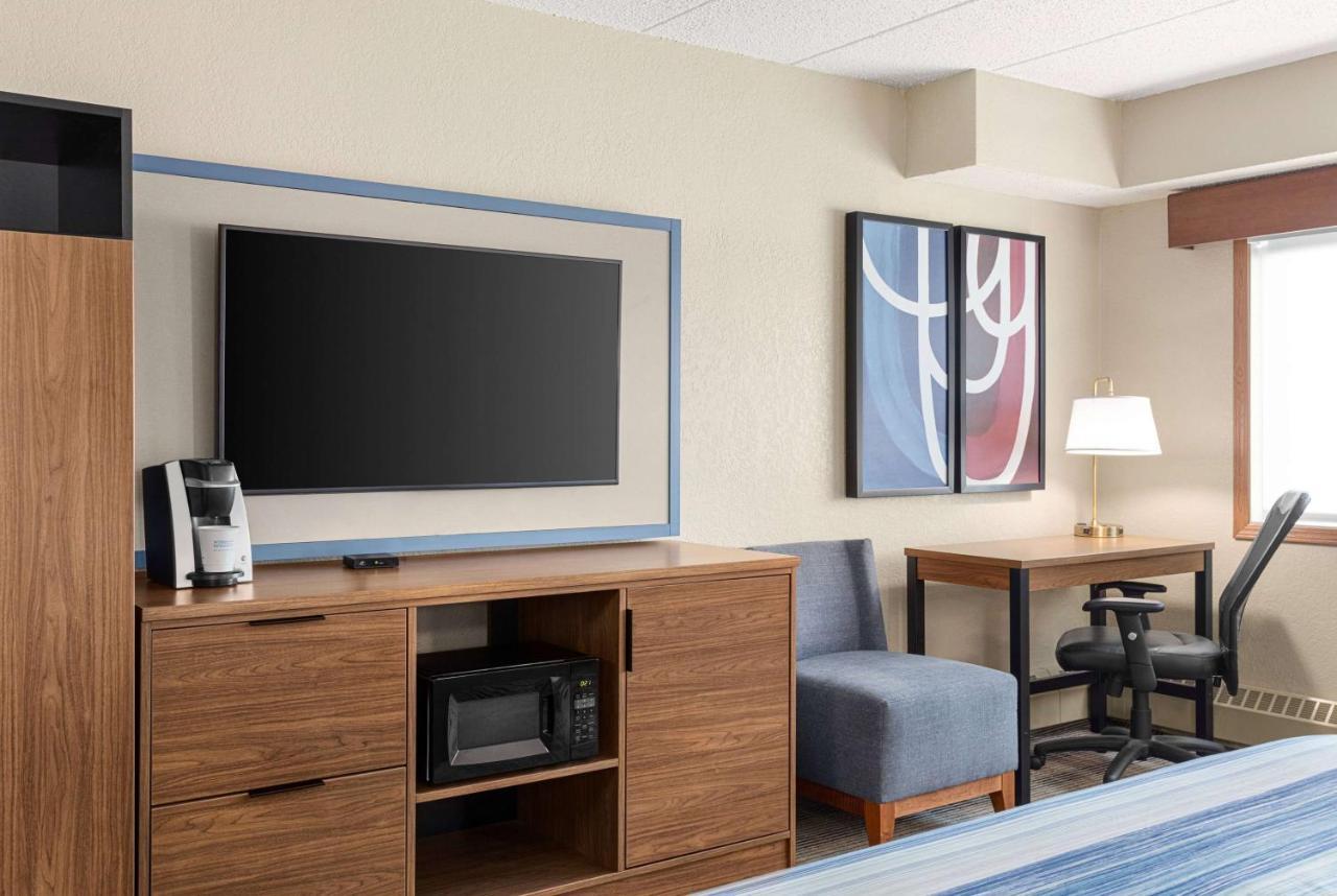 Americinn By Wyndham Roseau Bagian luar foto